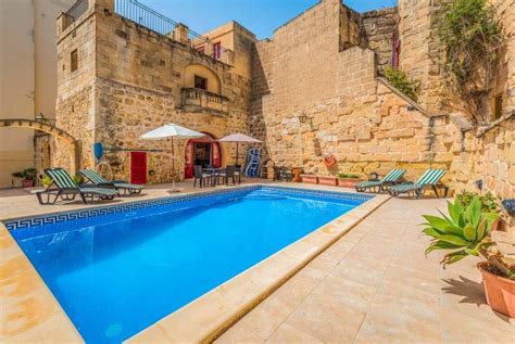 malta vacation rentals.